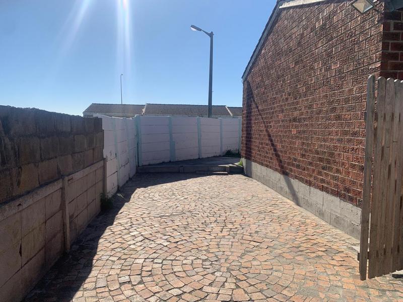3 Bedroom Property for Sale in Lentegeur Western Cape